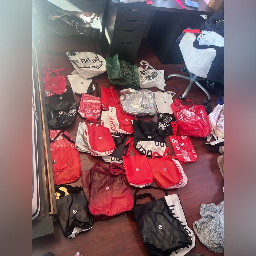 lulu lemon bags 5 for small bags 10 for big bags or make me an offer